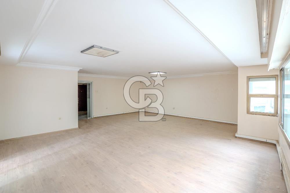 ALSANCAK 1.KORDONDA DENİZ MANZARALI SATILIK GENİŞ 4+1 DAİRE