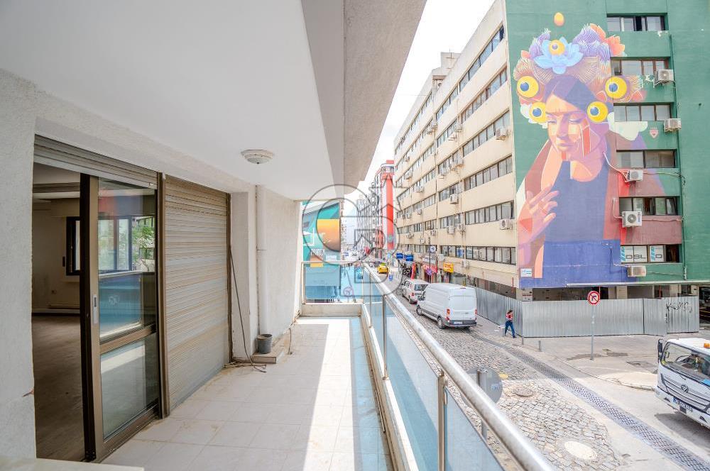 ALSANCAK 1.KORDONDA DENİZ MANZARALI SATILIK GENİŞ 4+1 DAİRE