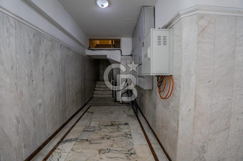 ALSANCAK 1.KORDONDA DENİZ MANZARALI SATILIK GENİŞ 4+1 DAİRE