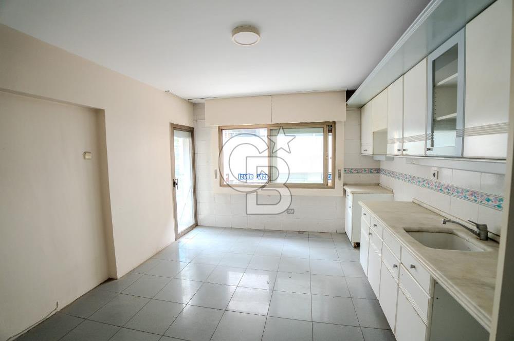ALSANCAK 1.KORDONDA DENİZ MANZARALI SATILIK GENİŞ 4+1 DAİRE