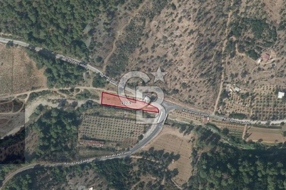 SEFERİHİSAR KAVAKDERE'DE 1780 M² YOLA CEPHELİ TARLA VE TAŞ VİLLA