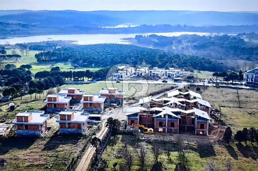 SATILIK ARNAVUTKÖY DURUSU'DA GÖL VE ORMAN MANZARALI 4+1 VİLLA