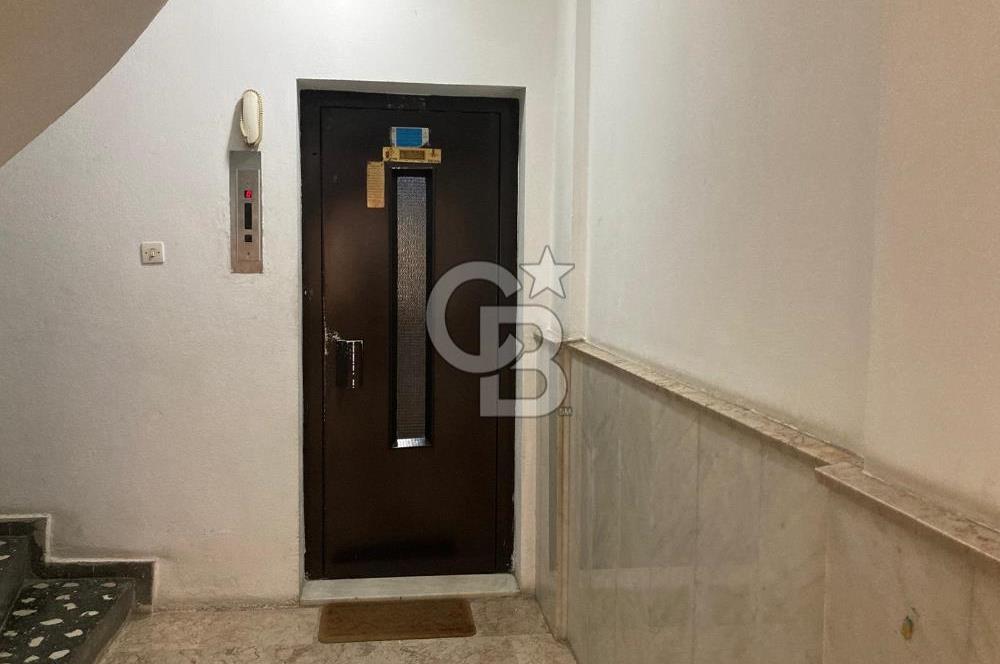 Karşıyaka Girne Bulvarı Üzerinde Kiralık 4+1 Daire