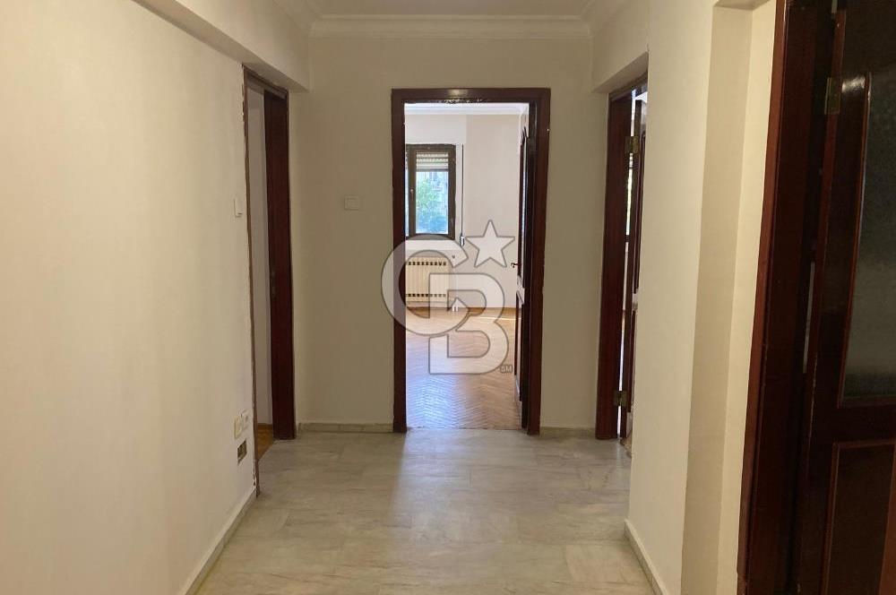 Karşıyaka Girne Bulvarı Üzerinde Kiralık 4+1 Daire