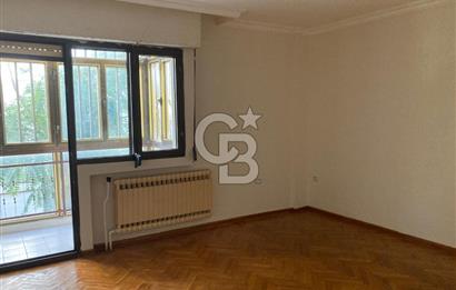 Karşıyaka Girne Bulvarı Üzerinde Kiralık 4+1 Daire