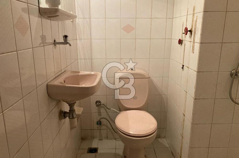 Karşıyaka Girne Bulvarı Üzerinde Kiralık 4+1 Daire