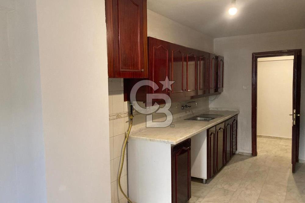 Karşıyaka Girne Bulvarı Üzerinde Kiralık 4+1 Daire