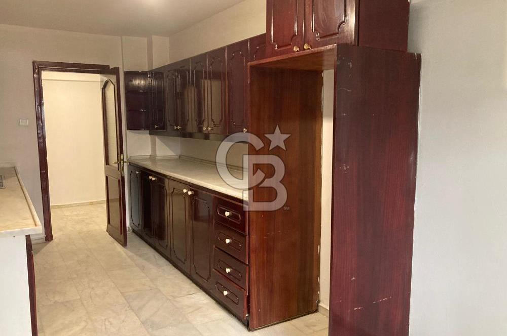 Karşıyaka Girne Bulvarı Üzerinde Kiralık 4+1 Daire