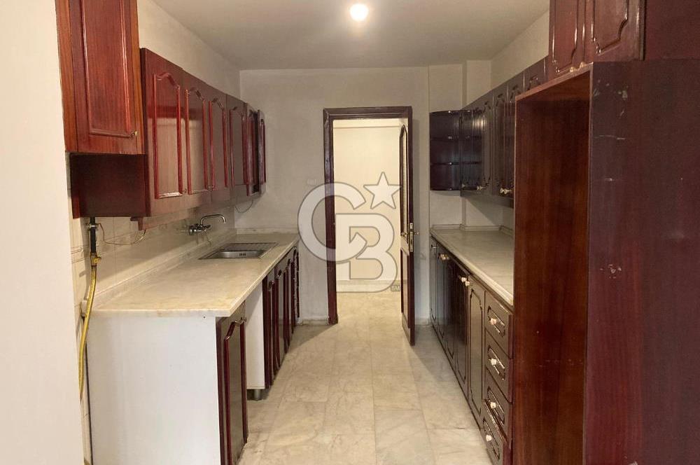 Karşıyaka Girne Bulvarı Üzerinde Kiralık 4+1 Daire