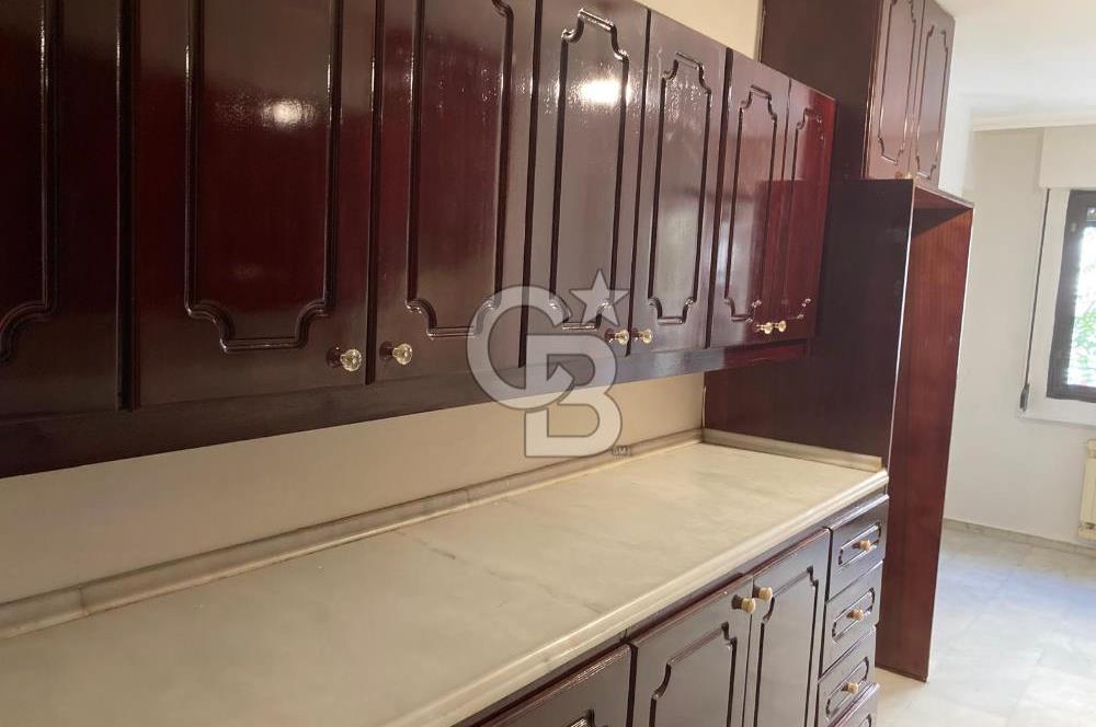 Karşıyaka Girne Bulvarı Üzerinde Kiralık 4+1 Daire
