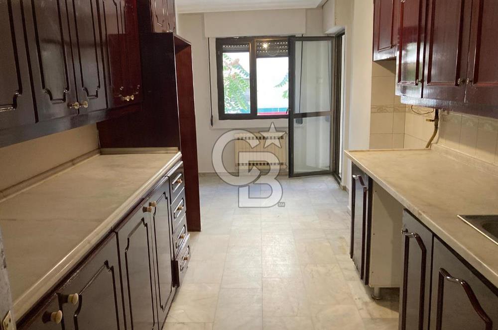 Karşıyaka Girne Bulvarı Üzerinde Kiralık 4+1 Daire