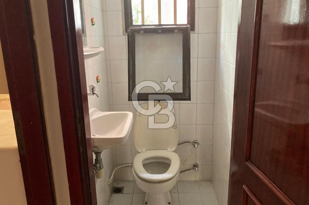 Karşıyaka Girne Bulvarı Üzerinde Kiralık 4+1 Daire