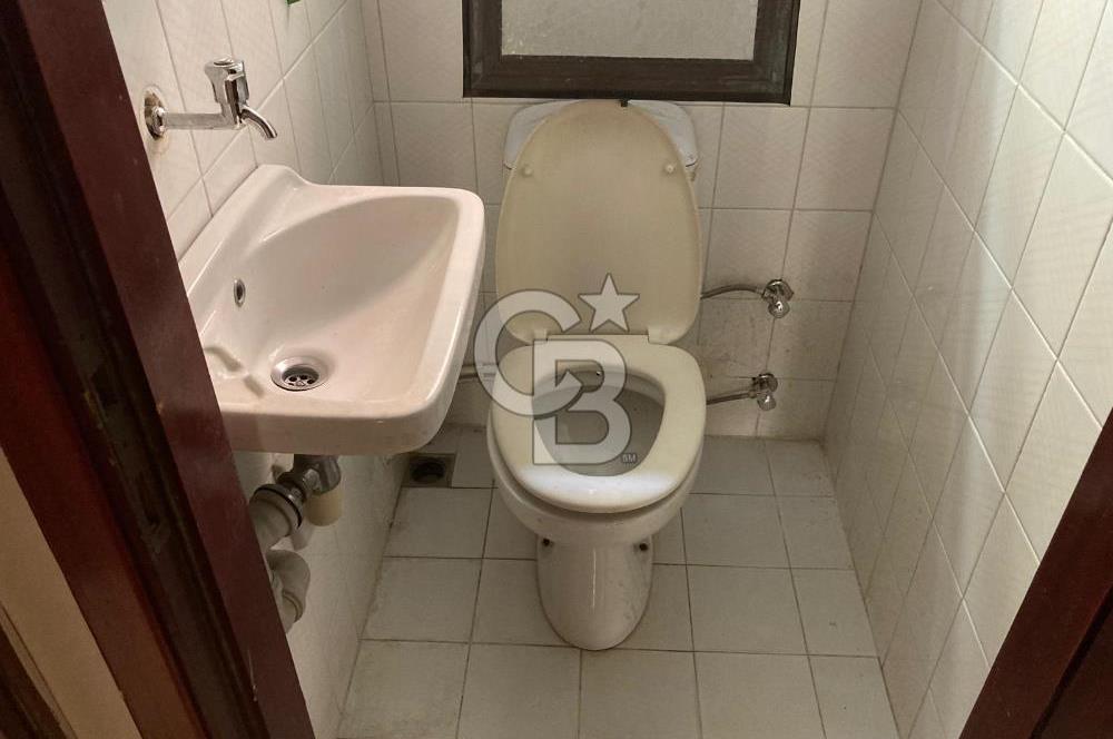 Karşıyaka Girne Bulvarı Üzerinde Kiralık 4+1 Daire
