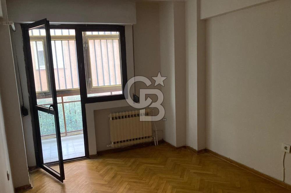 Karşıyaka Girne Bulvarı Üzerinde Kiralık 4+1 Daire