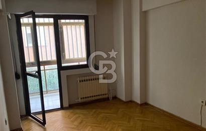 Karşıyaka Girne Bulvarı Üzerinde Kiralık 4+1 Daire