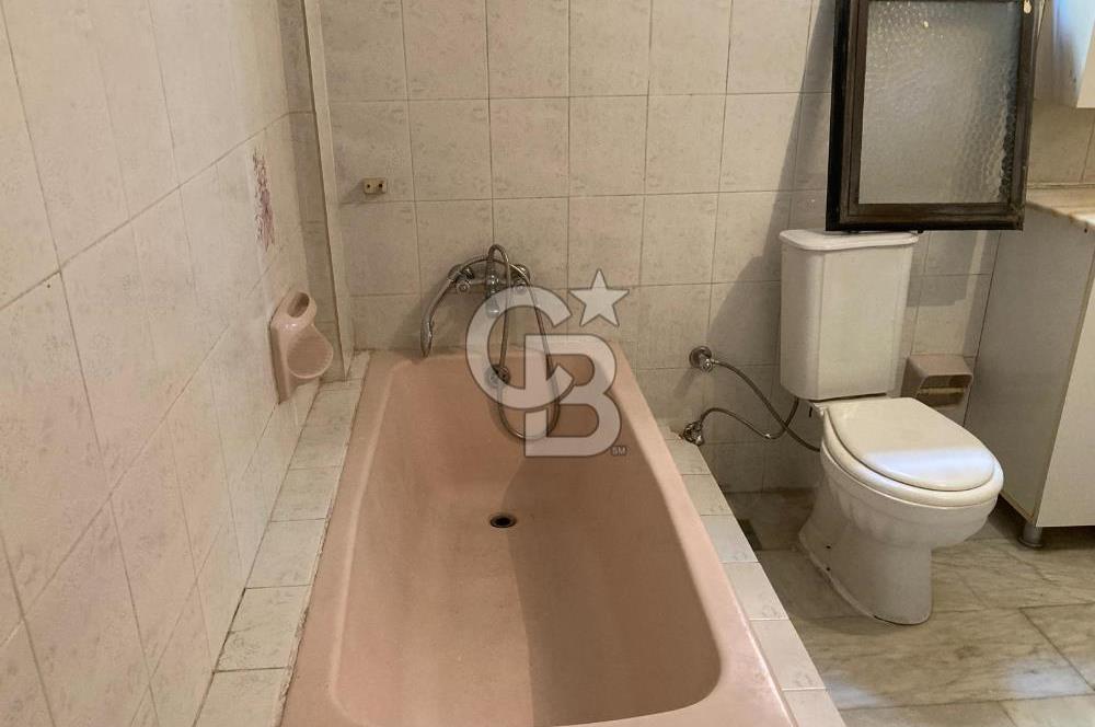 Karşıyaka Girne Bulvarı Üzerinde Kiralık 4+1 Daire