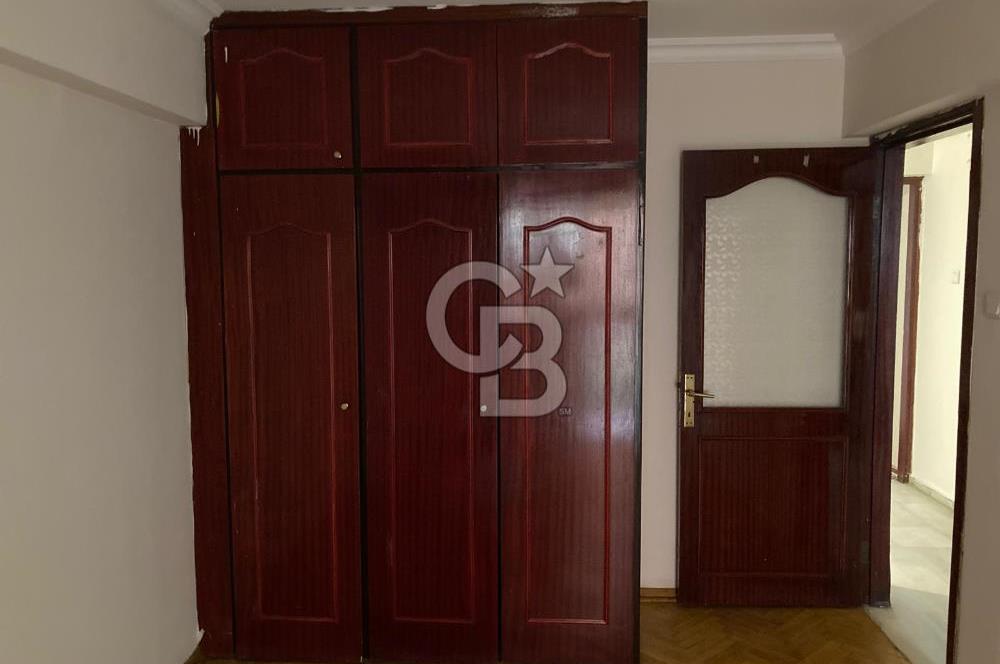 Karşıyaka Girne Bulvarı Üzerinde Kiralık 4+1 Daire