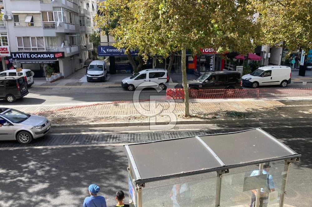 Karşıyaka Girne Bulvarı Üzerinde Kiralık 4+1 Daire