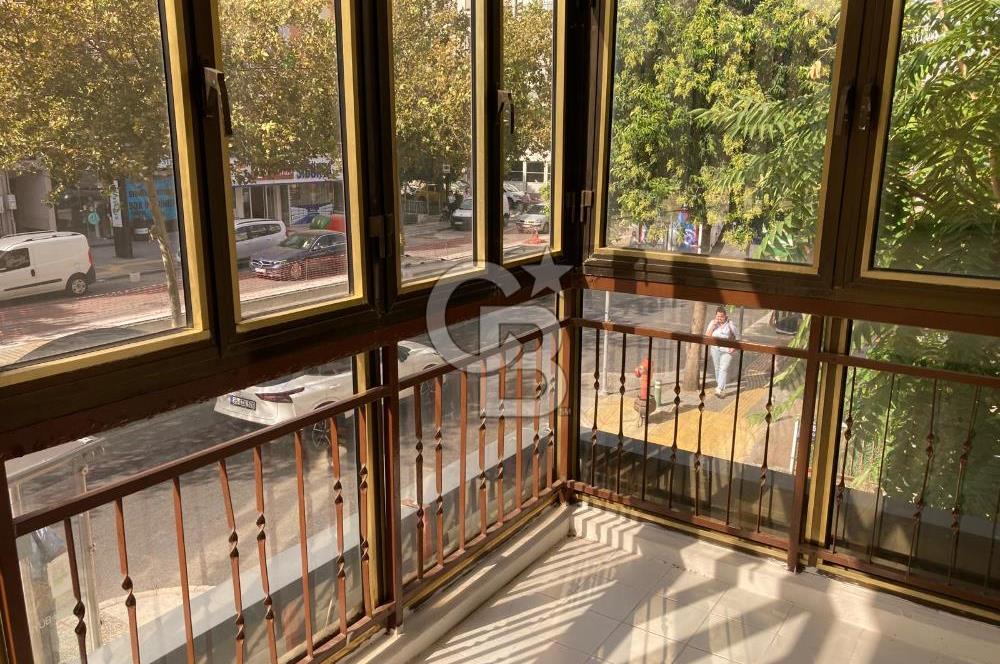 Karşıyaka Girne Bulvarı Üzerinde Kiralık 4+1 Daire
