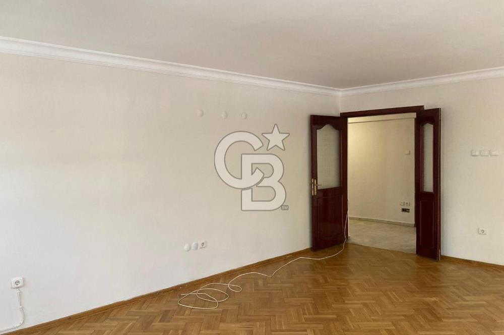 Karşıyaka Girne Bulvarı Üzerinde Kiralık 4+1 Daire
