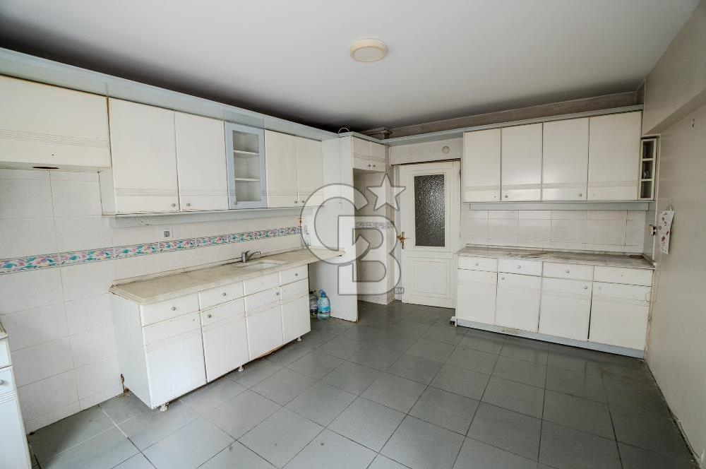 ALSANCAK 1.KORDONDA DENİZ MANZARALI SATILIK GENİŞ 4+1 DAİRE