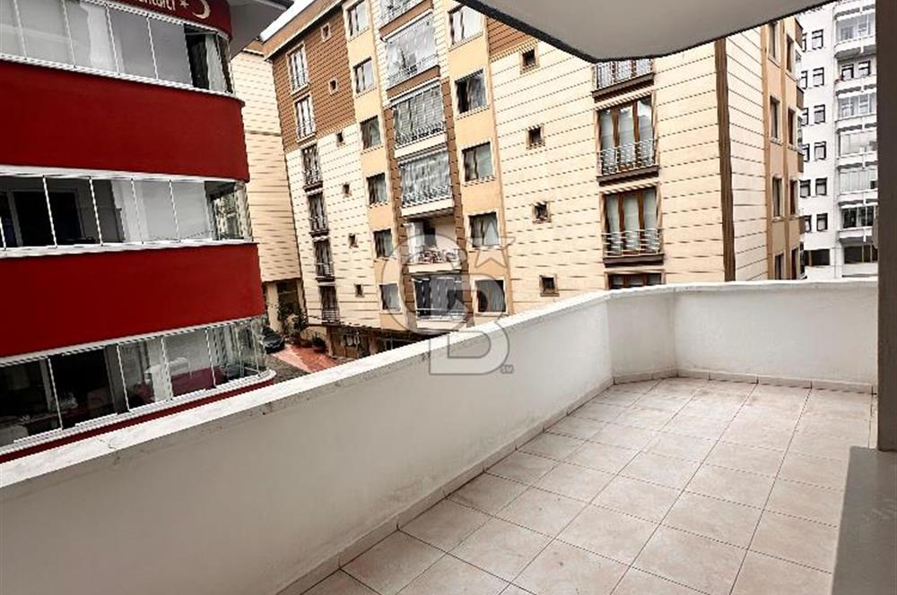 YILDIZLI'DA DENİZ MANZARALI ŞÖMİNELİ 3+1 GENİŞ KİRALIK DAİRE