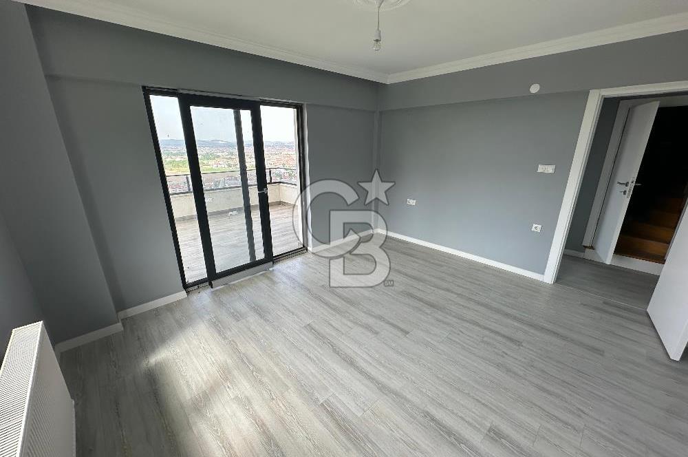 Konforlu Yaşam Sunan Panoramik Şehir Manzaralı Lüks Villa!