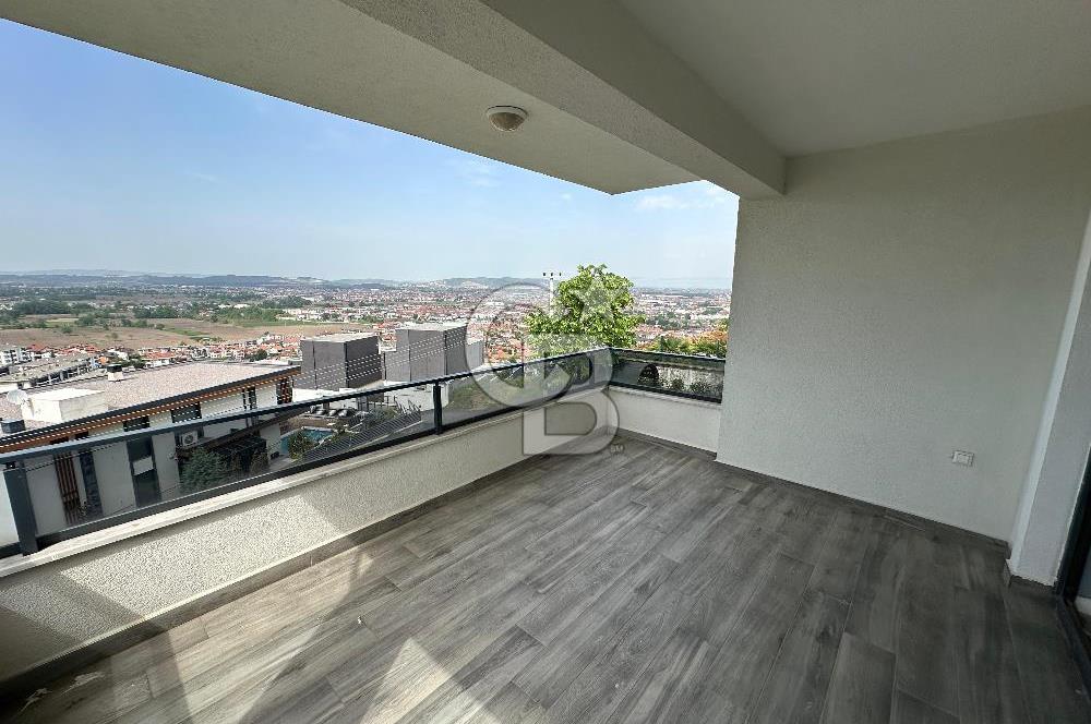 Konforlu Yaşam Sunan Panoramik Şehir Manzaralı Lüks Villa!