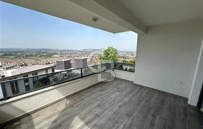 Konforlu Yaşam Sunan Panoramik Şehir Manzaralı Lüks Villa!