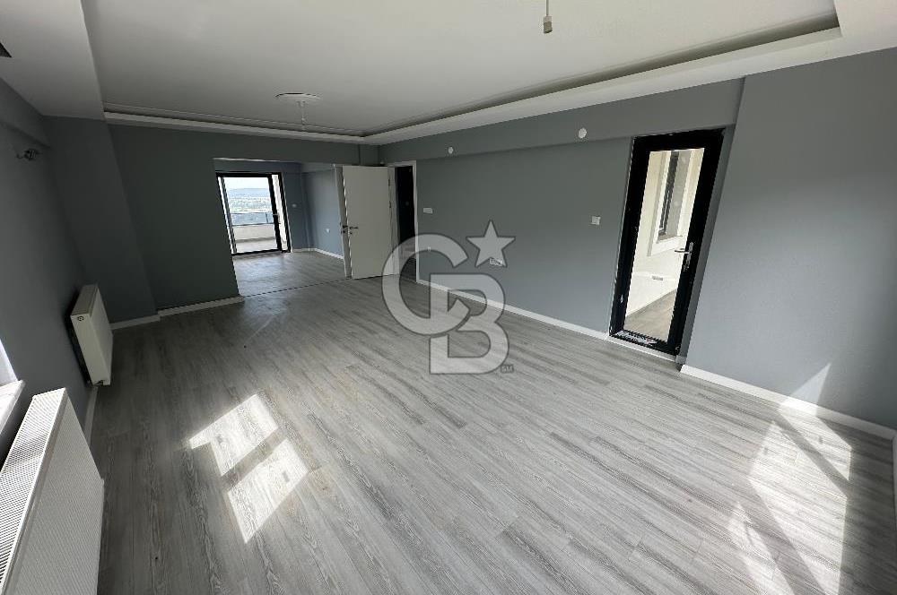 Konforlu Yaşam Sunan Panoramik Şehir Manzaralı Lüks Villa!