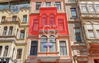 İSTİKLAL CADDESİ'NDE SÜSLÜ SAKSI SOKAKTA SATILIK OFİS, İŞYERİ