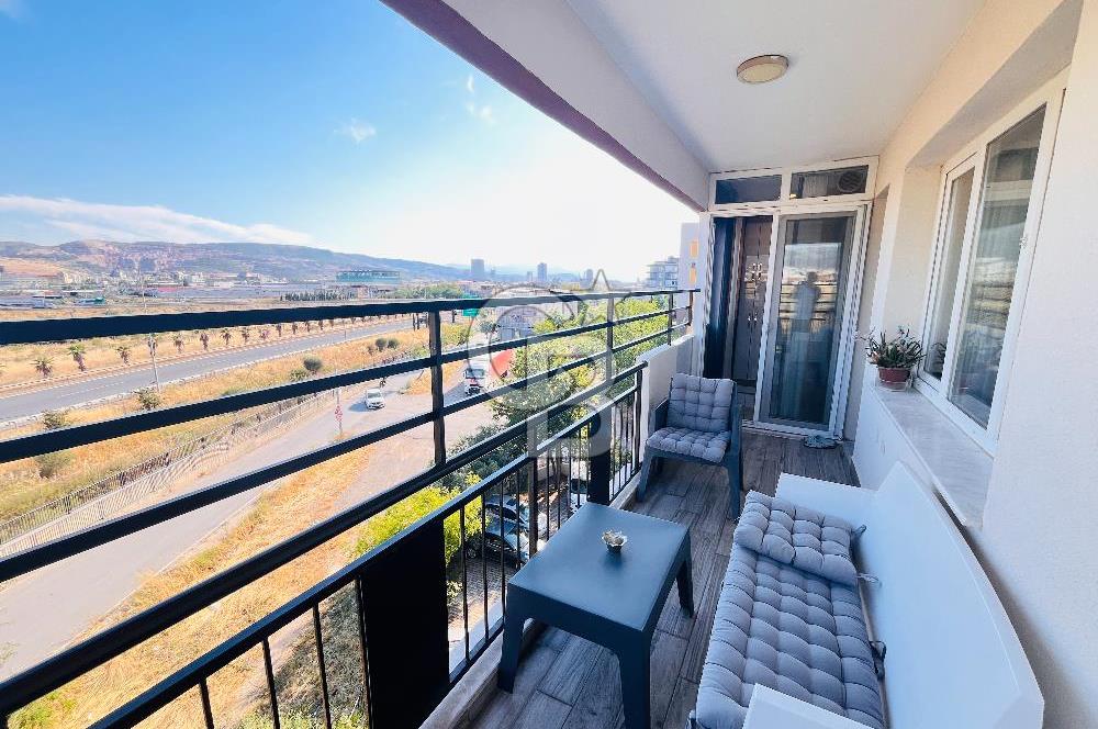 Bornovada Site İçinde Manzaralı Full Tadilatlı Satılık 3+1 Daire