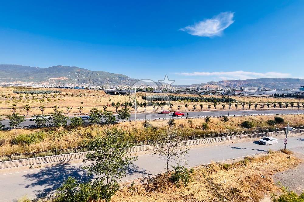 Bornovada Site İçinde Manzaralı Full Tadilatlı Satılık 3+1 Daire