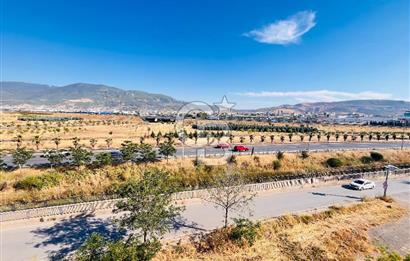 Bornovada Site İçinde Manzaralı Full Tadilatlı Satılık 3+1 Daire