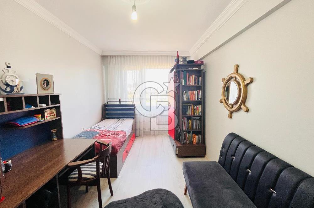 Bornovada Site İçinde Manzaralı Full Tadilatlı Satılık 3+1 Daire