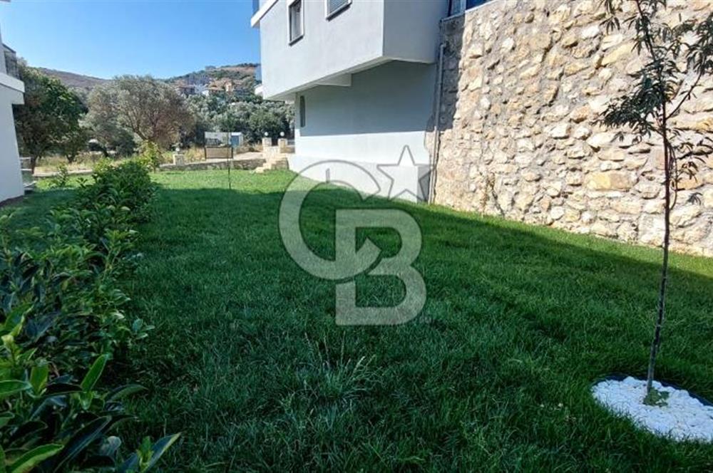 YENİ FOÇA'DA MÜSTAKİL BAHÇELİ 2+1 EŞYALI KİRALIK DAİRE
