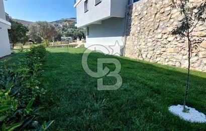 YENİ FOÇA'DA MÜSTAKİL BAHÇELİ 2+1 EŞYALI KİRALIK DAİRE