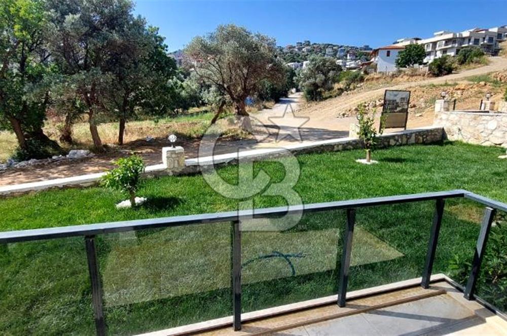 YENİ FOÇA'DA MÜSTAKİL BAHÇELİ 2+1 EŞYALI KİRALIK DAİRE