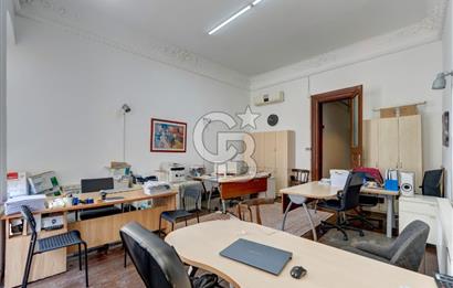 İSTİKLAL CADDESİ'NDE SÜSLÜ SAKSI SOKAKTA SATILIK OFİS, İŞYERİ