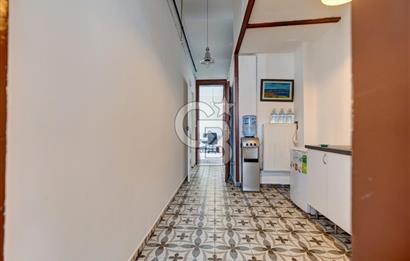 İSTİKLAL CADDESİ'NDE SÜSLÜ SAKSI SOKAKTA SATILIK OFİS, İŞYERİ