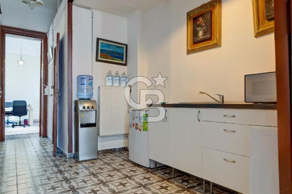 İSTİKLAL CADDESİ'NDE SÜSLÜ SAKSI SOKAKTA SATILIK OFİS, İŞYERİ