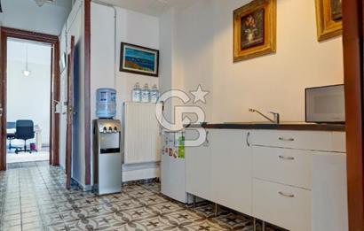 İSTİKLAL CADDESİ'NDE SÜSLÜ SAKSI SOKAKTA SATILIK OFİS, İŞYERİ