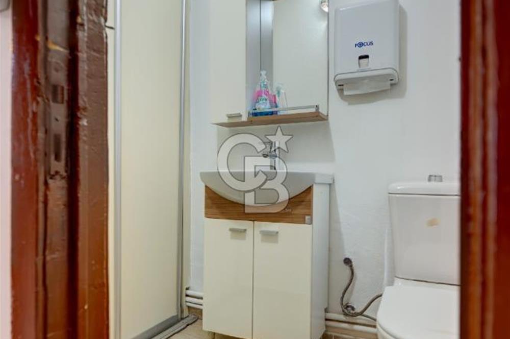 İSTİKLAL CADDESİ'NDE SÜSLÜ SAKSI SOKAKTA SATILIK OFİS, İŞYERİ