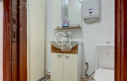 İSTİKLAL CADDESİ'NDE SÜSLÜ SAKSI SOKAKTA SATILIK OFİS, İŞYERİ