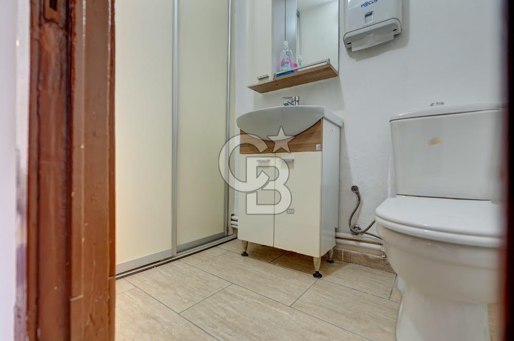 İSTİKLAL CADDESİ'NDE SÜSLÜ SAKSI SOKAKTA SATILIK OFİS, İŞYERİ