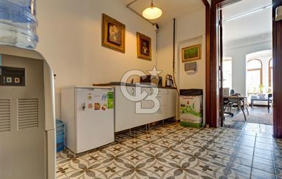 İSTİKLAL CADDESİ'NDE SÜSLÜ SAKSI SOKAKTA SATILIK OFİS, İŞYERİ
