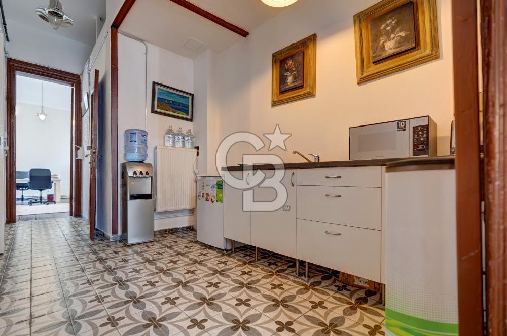 İSTİKLAL CADDESİ'NDE SÜSLÜ SAKSI SOKAKTA SATILIK OFİS, İŞYERİ