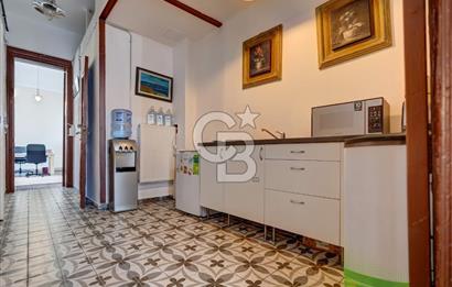 İSTİKLAL CADDESİ'NDE SÜSLÜ SAKSI SOKAKTA SATILIK OFİS, İŞYERİ