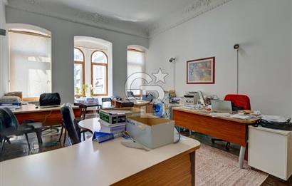 İSTİKLAL CADDESİ'NDE SÜSLÜ SAKSI SOKAKTA SATILIK OFİS, İŞYERİ