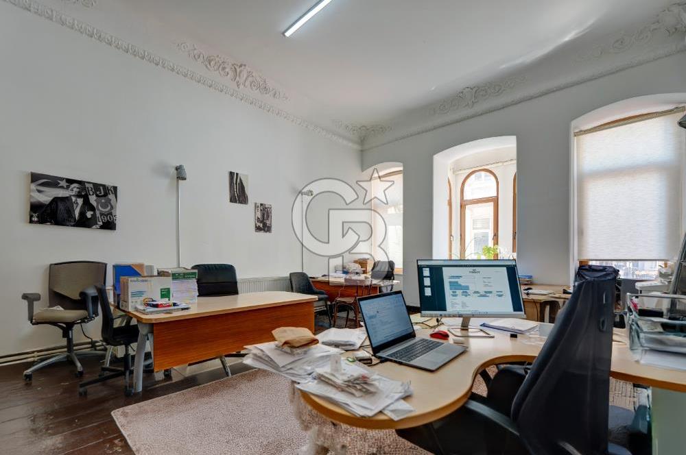 İSTİKLAL CADDESİ'NDE SÜSLÜ SAKSI SOKAKTA SATILIK OFİS, İŞYERİ